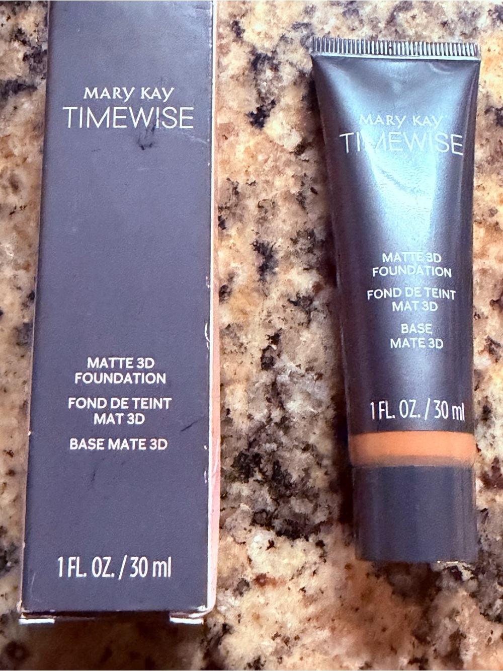 Mary Kay TimeWise Matte 3D Foundation - Bronze W 140